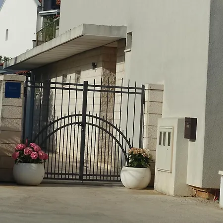 Apartment Tonka *